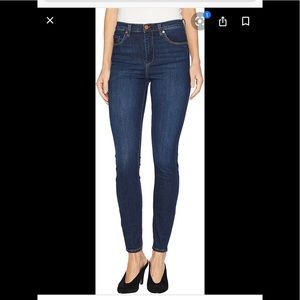 Level 99 Skinny jeans RN#99299/CA#32054/Cut#510878